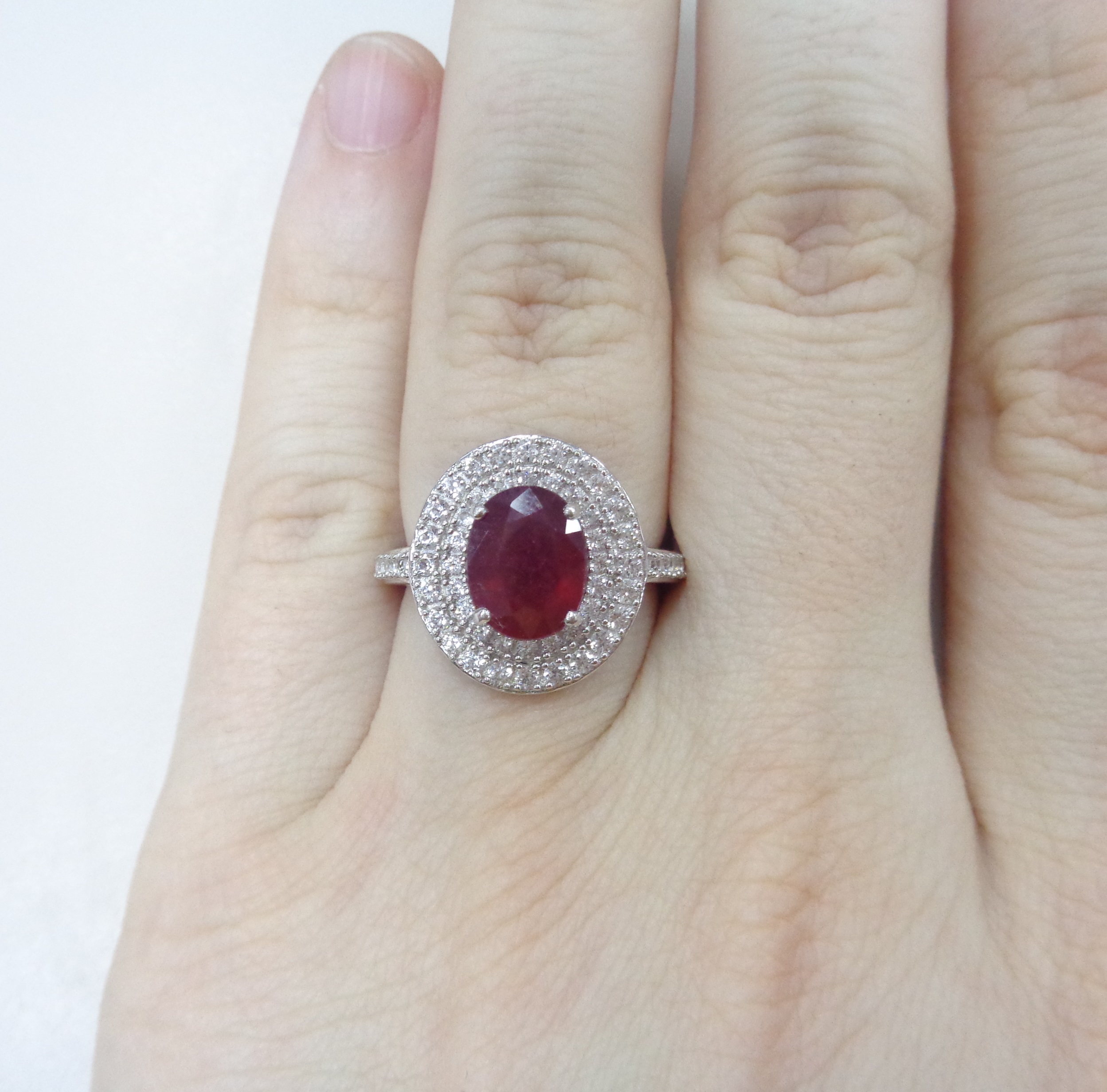 Серебряное кольцо с рубином